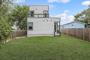 813 Chihuahua St, Lockhart, TX 78644 - Photo 29