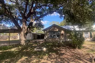 214 S Hackberry Ave, Luling, TX 78648 - Photo 3