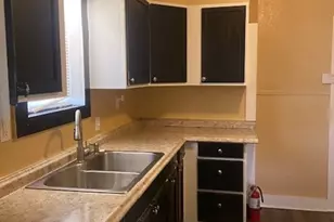 214 S Hackberry Ave, Luling, TX 78648 - Photo 3