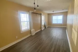 214 S Hackberry Ave, Luling, TX 78648 - Photo 5