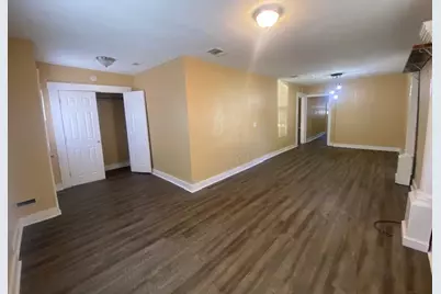 214 S Hackberry Avenue, Luling, TX 78648 - Photo 15