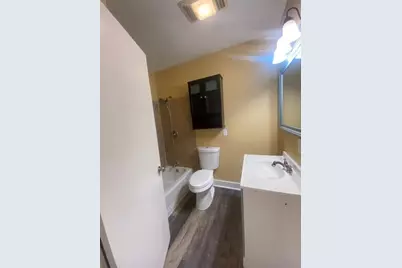 214 S Hackberry Avenue, Luling, TX 78648 - Photo 23