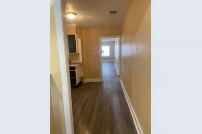 214 S Hackberry Avenue, Luling, TX 78648 - Photo 5