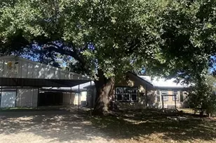 214 S Hackberry Ave, Luling, TX 78648 - Photo 1