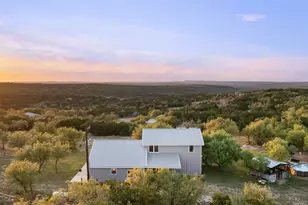 2025 Cripple Creek Stage Rd, Dripping Springs, TX 78620 - Photo 5