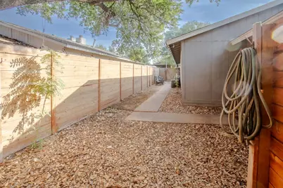 2003 Conestoga Trail #B, Austin, TX 78744 - Photo 15