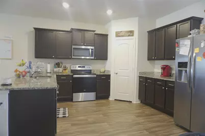 14300 Prairie Sod Lane, Elgin, TX 78621 - Photo 7