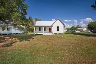 302 Washington St, Smithville, TX 78957 - Photo 25