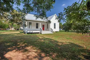 302 Washington St, Smithville, TX 78957 - Photo 1