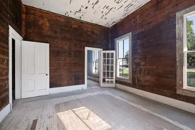 302 Washington Street, Smithville, TX 78957 - Photo 7