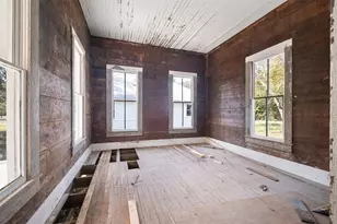 302 Washington St, Smithville, TX 78957 - Photo 15