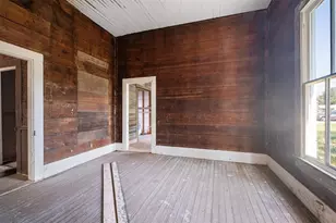 302 Washington St, Smithville, TX 78957 - Photo 9