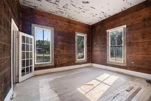 302 Washington St, Smithville, TX 78957 - Photo 5