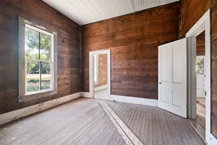 302 Washington St, Smithville, TX 78957 - Photo 11