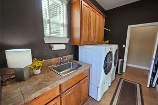 107 W Majestic Oak Ln, Georgetown, TX 78633 - Photo 17