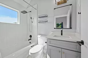 1210 Luna St, Austin, TX 78721 - Photo 9