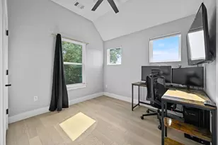 1210 Luna St, Austin, TX 78721 - Photo 7
