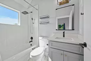 1210 Luna St, Austin, TX 78721 - Photo 21