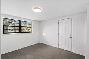 927 E Walnut St, La Grange, TX 78945 - Photo 11