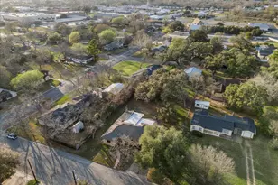 927 E Walnut St, La Grange, TX 78945 - Photo 25