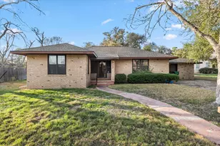 927 E Walnut St, La Grange, TX 78945 - Photo 3