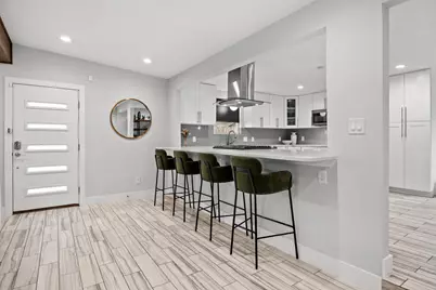 706 W Crestland Drive, Austin, TX 78752 - Photo 11