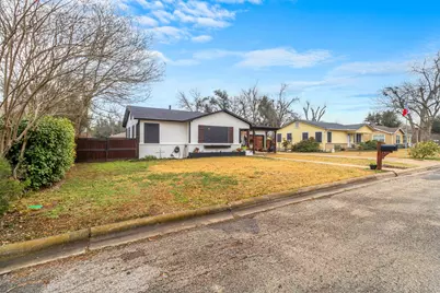 1011 Gilmore Street, Taylor, TX 76574 - Photo 3