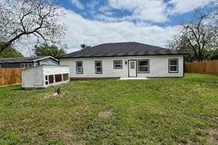 614 S Middle St, Flatonia, TX 78941 - Photo 39