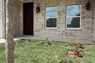 614 S Middle St, Flatonia, TX 78941 - Photo 3