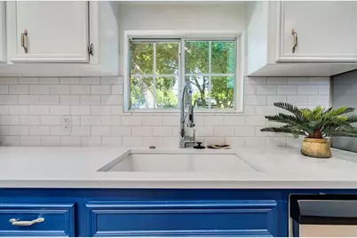 1120 Spur Street, Austin, TX 78721 - Photo 9
