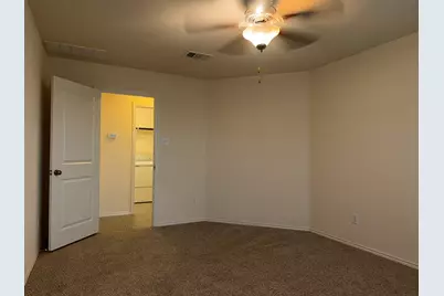 344 Circle Way #35E, Jarrell, TX 76537 - Photo 11
