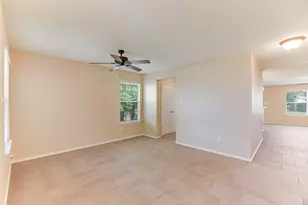 318 Phillips St, Hutto, TX 78634 - Photo 5