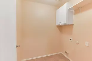 318 Phillips St, Hutto, TX 78634 - Photo 11