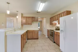 318 Phillips St, Hutto, TX 78634 - Photo 9