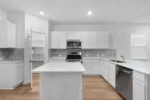25521 Flora Bella Ln, Elgin, TX 78621 - Photo 5