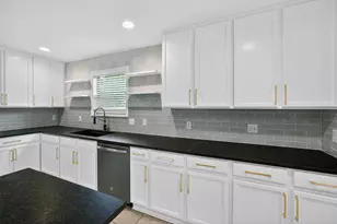 242 Wildwood Dr, Georgetown, TX 78633 - Photo 13