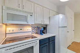 1818 S Lakeshore Blvd, Austin, TX 78741 - Photo 5