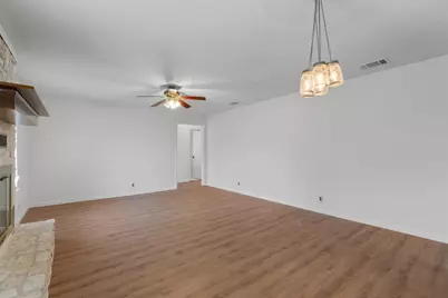 209 E Rector Street, Manor, TX 78653 - Photo 5