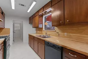 209 E Rector St, Manor, TX 78653 - Photo 9