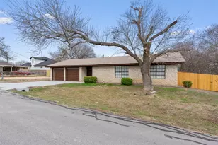 209 E Rector St, Manor, TX 78653 - Photo 3