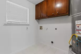 209 E Rector St, Manor, TX 78653 - Photo 11