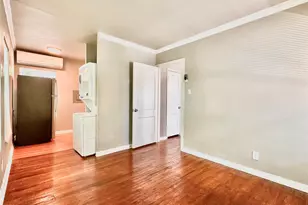 204 E 30th St, Austin, TX 78705 - Photo 3