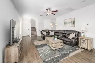 735 Circle Wy, Jarrell, TX 76537 - Photo 3