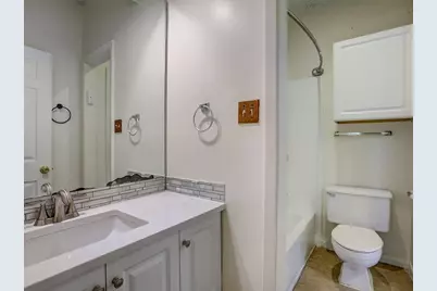 711 W 21st Street #206, Austin, TX 78705 - Photo 17
