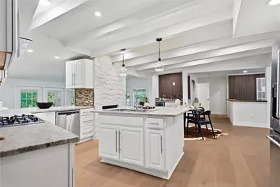 5718 Highland Hills Drive, Austin, TX 78731 - Photo 15