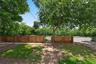 905 W 10th St, Georgetown, TX 78626 - Photo 5