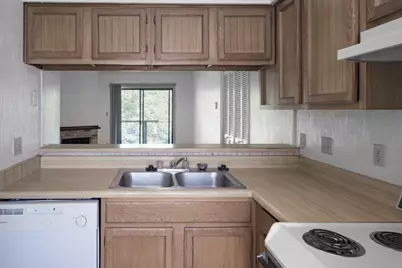 421 W San Antonio Street #E4, San Marcos, TX 78666 - Photo 15