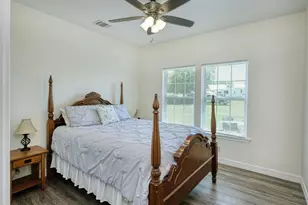 2409 Pecan St, Bastrop, TX 78602 - Photo 17