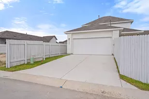 348 Glocken Ln, Kyle, TX 78640 - Photo 37