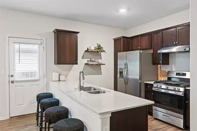 7101 Spirit Hill Road, Austin, TX 78744 - Photo 3